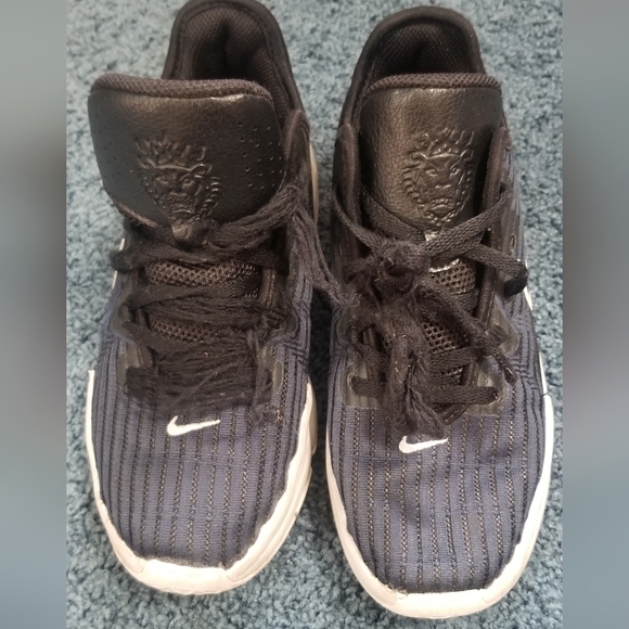 Nike Lebron James Witness Basketball Sneakers. Big Boy Youth Size 2.5Y. - Picture 3 of 11